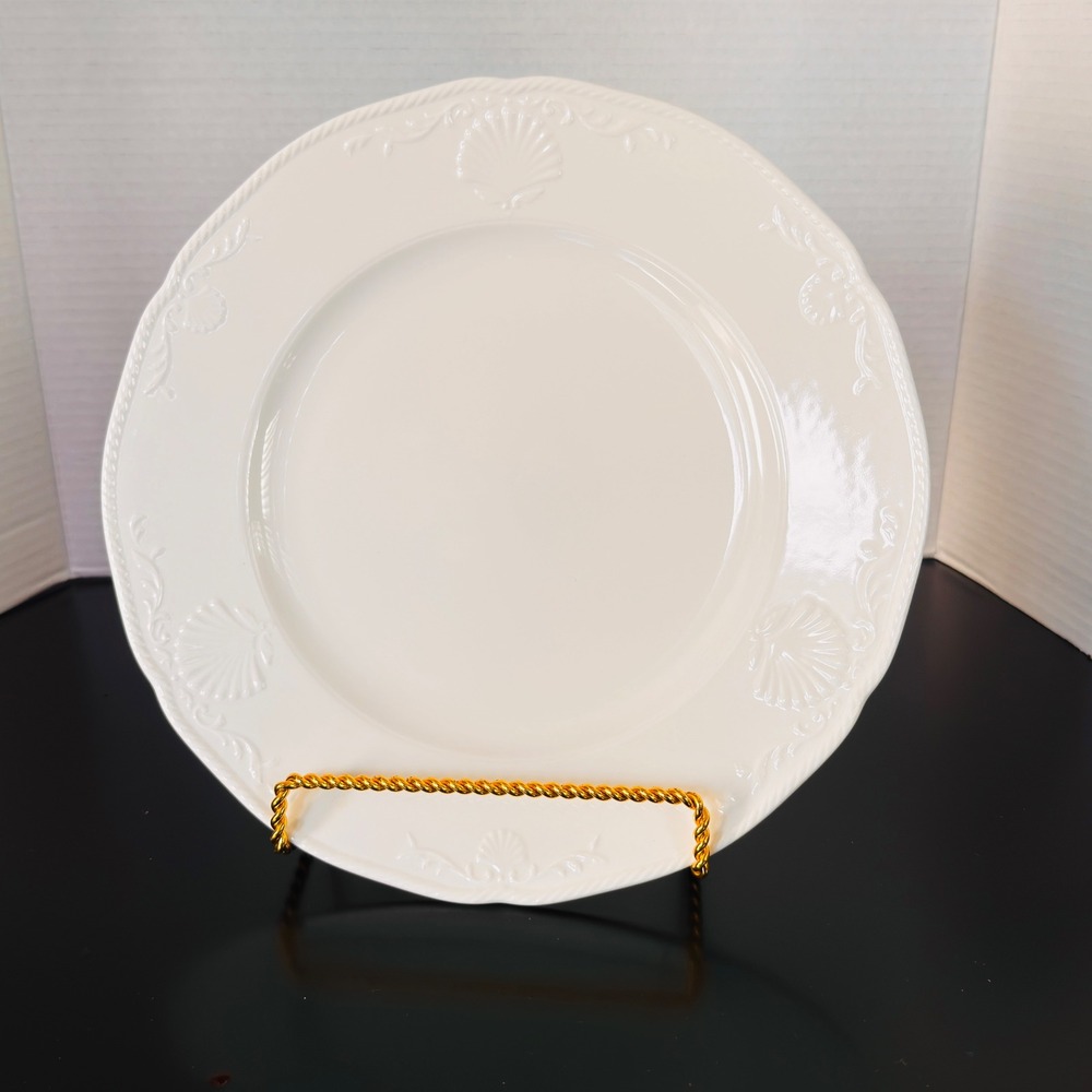 Set of 2 NEW Mikasa Hampton Bays Salad Plates Bone China 8.5" White DY900 Shell